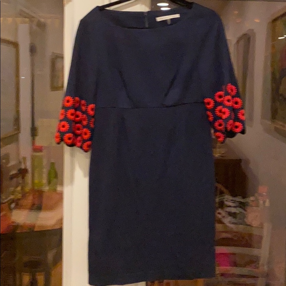 Darling dress with embroidered bell sleeves